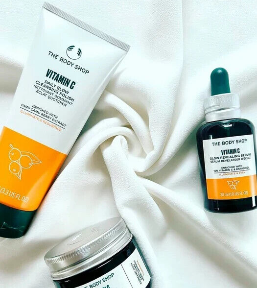 NEW!!! The Body Shop Vitamin C Glow Cleansing Polish 100ml