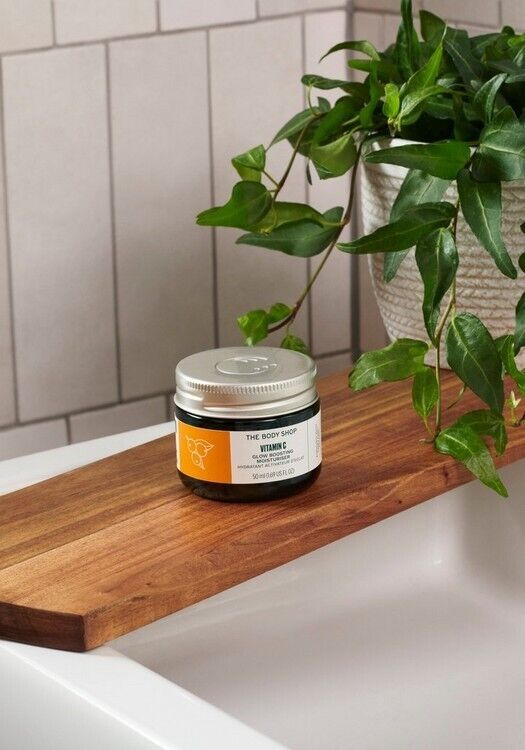 The Body Shop Vitamin C Glow Boosting Moisturiser - 50ml Brand new