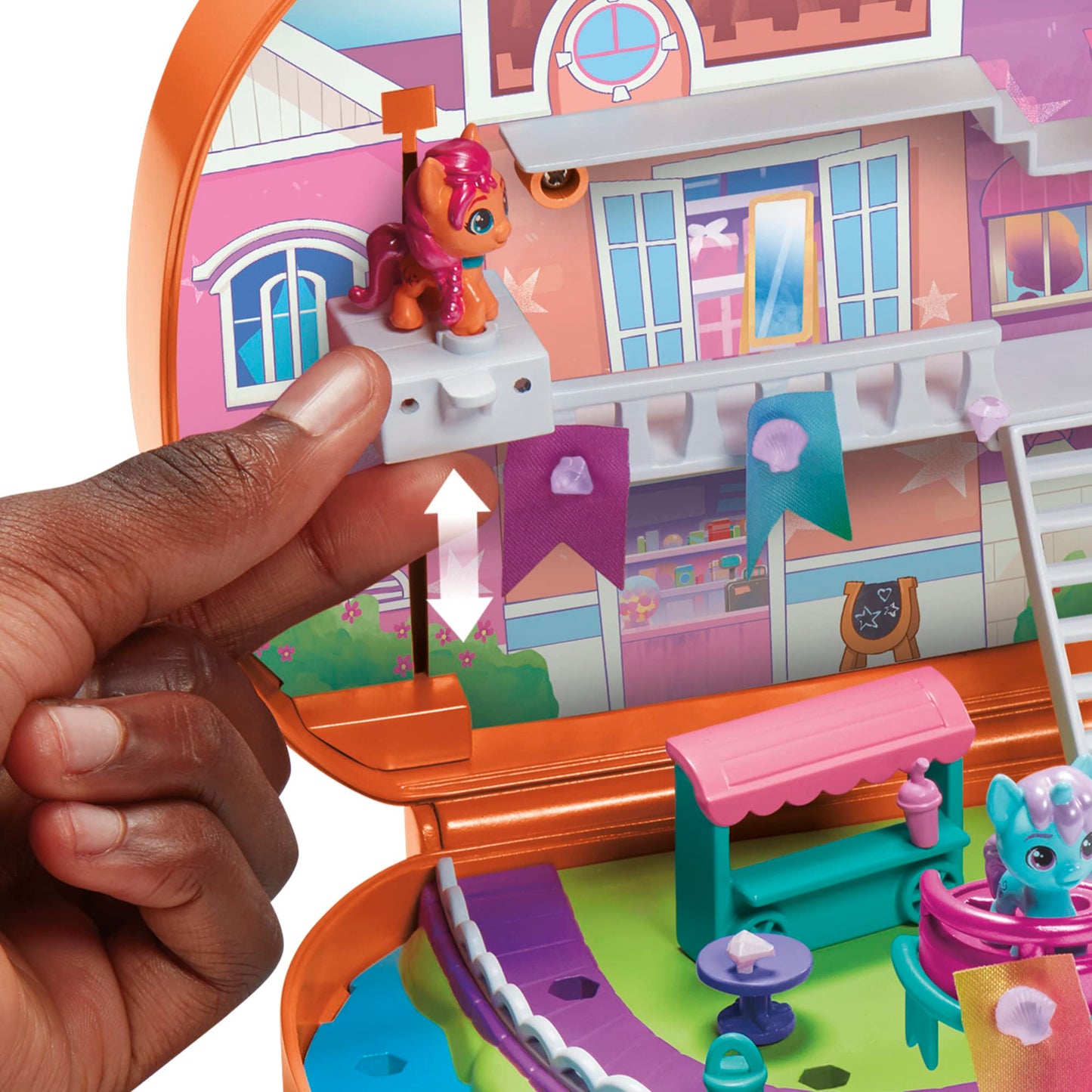 My Little Pony Mini World Magic Compact Creation Maretime Bay Toy - Portable Playset with Sunny Starscout Pony for Children from 5 Years, Multicoloured, F5248, 5.1 x 20.3 x 16.5 cm