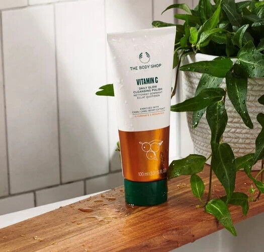 NEW!!! The Body Shop Vitamin C Glow Cleansing Polish 100ml