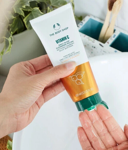 NEW!!! The Body Shop Vitamin C Glow Cleansing Polish 100ml